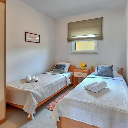 Teuta_commodious At The *